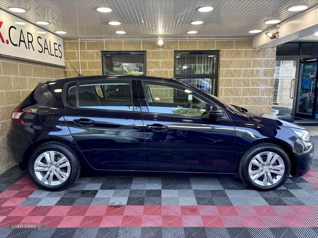 Peugeot 308 1.6 Bluehdi 100 Active Blue #2