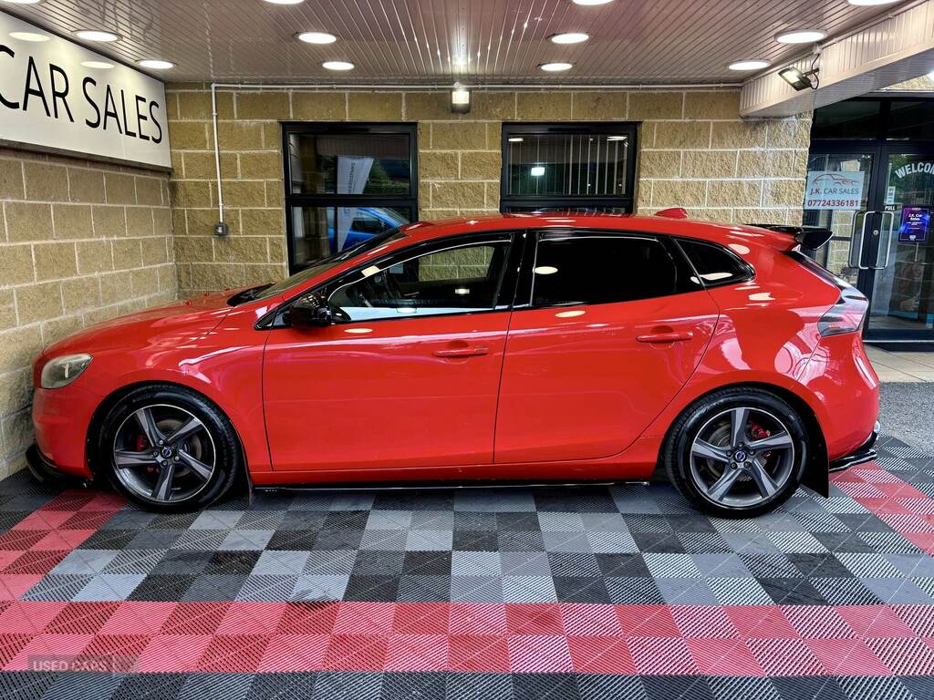 Volvo V40 D2 R Design Red #6