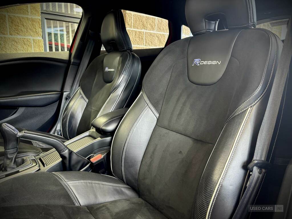 Volvo V40 1.6 D2 R-design 113 Bhp White #24