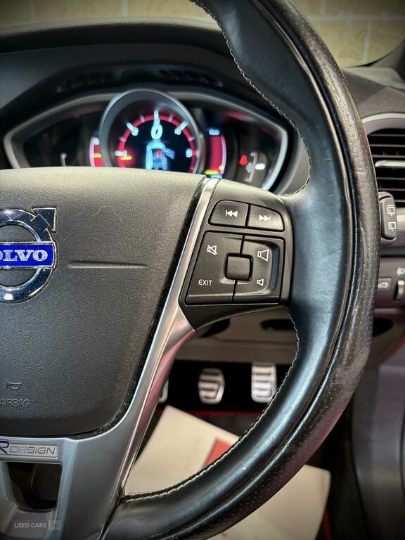 Volvo V40 1.6 D2 R-design 113 Bhp White #12