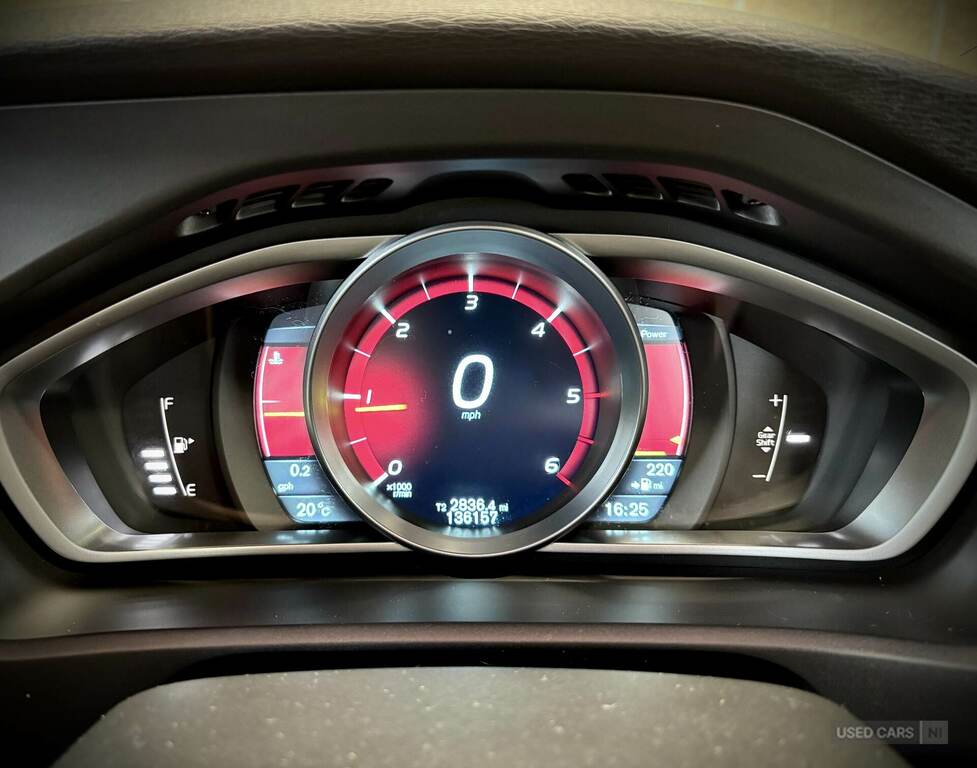 Volvo V40 1.6 D2 R-design 113 Bhp White #10