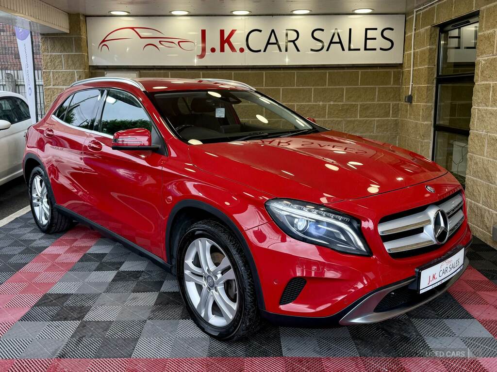 Mercedes-Benz GLA Class Gla 200D Sport Premium Red