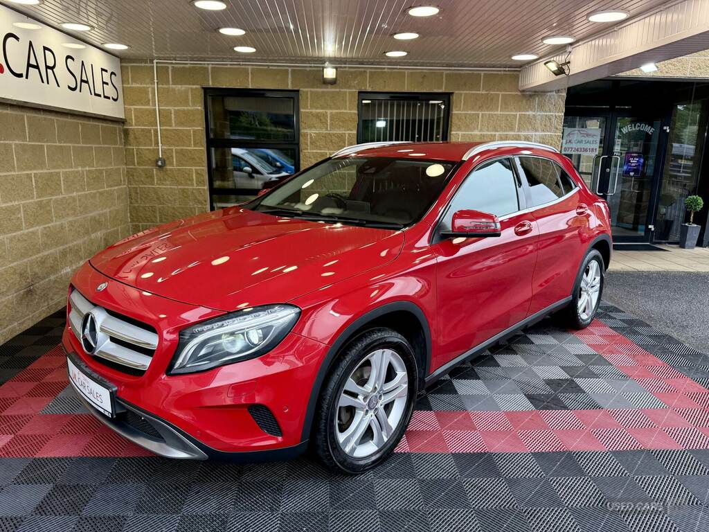 Mercedes-Benz GLA Class Gla 200D Sport Premium Red #3