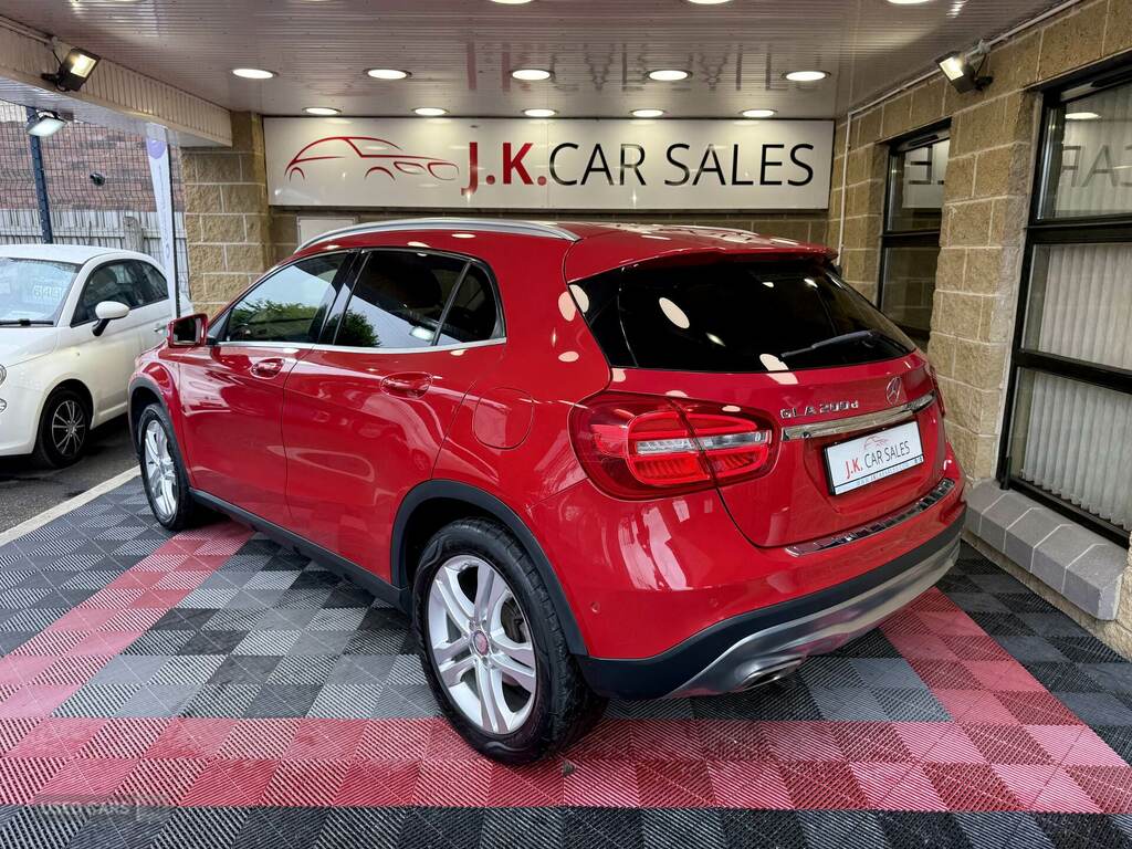 Mercedes-Benz GLA Class Gla 200D Sport Premium Red #4