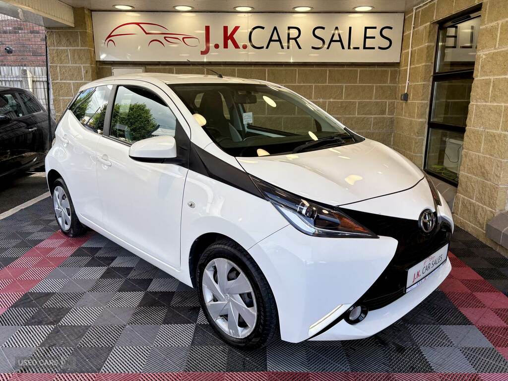 Toyota Aygo 1.0 Vvt-i X-play X-shift White