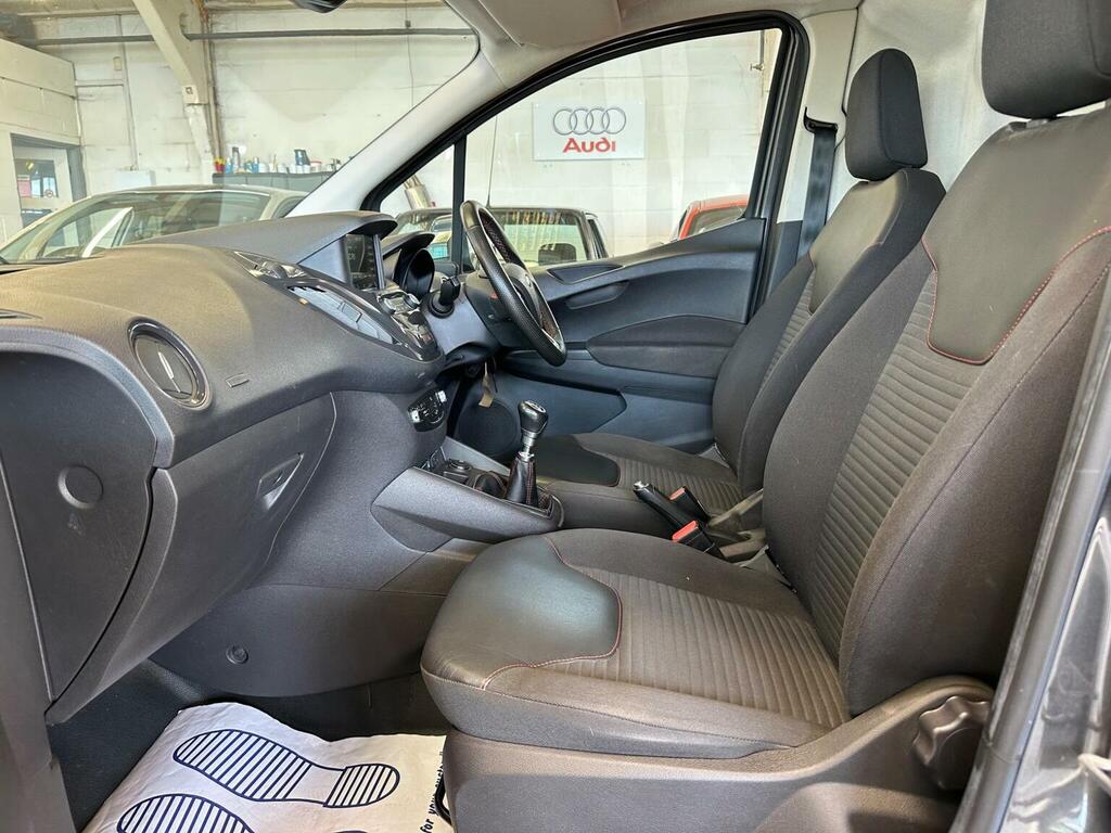 Ford Transit Courier Mpv White #71