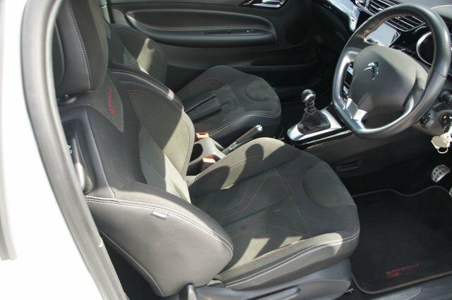 DS DS 3 Puretech Performance Line Hatchback White #3