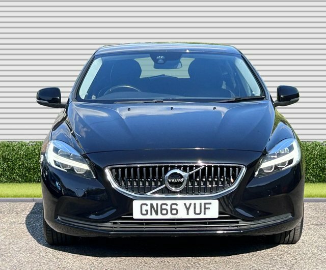 Volvo V40 2016 2.0 D2 Momentum Hatchback E Black #2