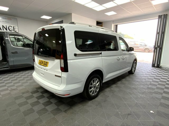 Ford Grand Tourneo Connect 2.0 Ecoboost Titanium Mpv White #3