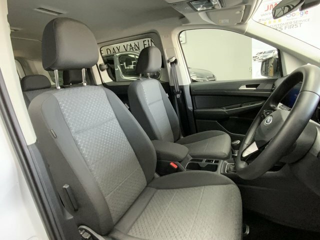 Ford Grand Tourneo Connect 2.0 Ecoboost Titanium Mpv White #5