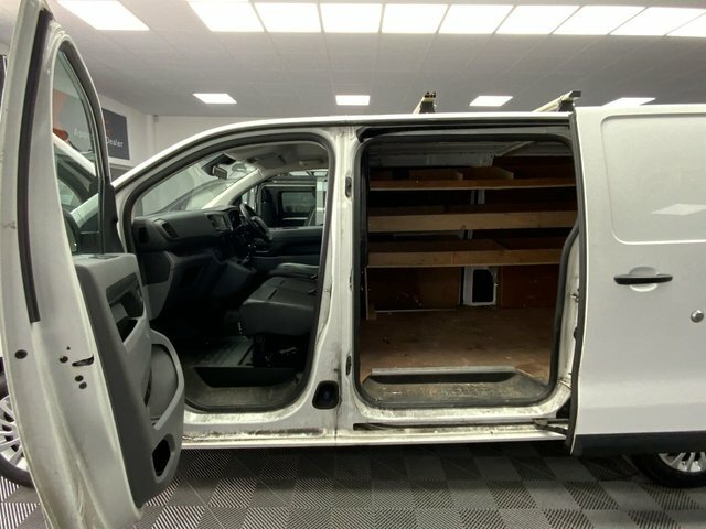 Toyota PROACE 2.0D 140 Active Van White #17