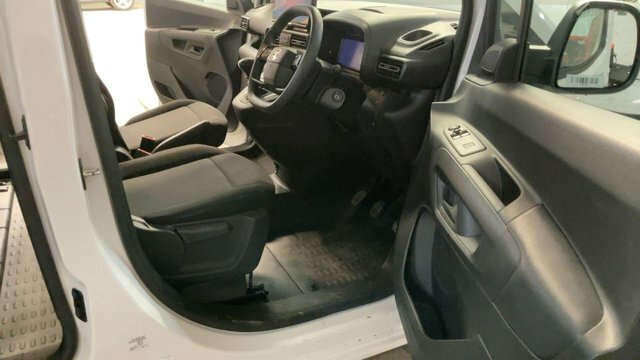 Vauxhall Combo 1.5 Turbo D 2300 White #5