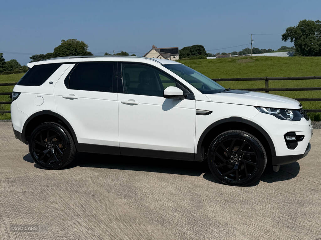 Land Rover Discovery Sport 2.0 Td4 Se Tech 5 Seat PX68ZVB White #2