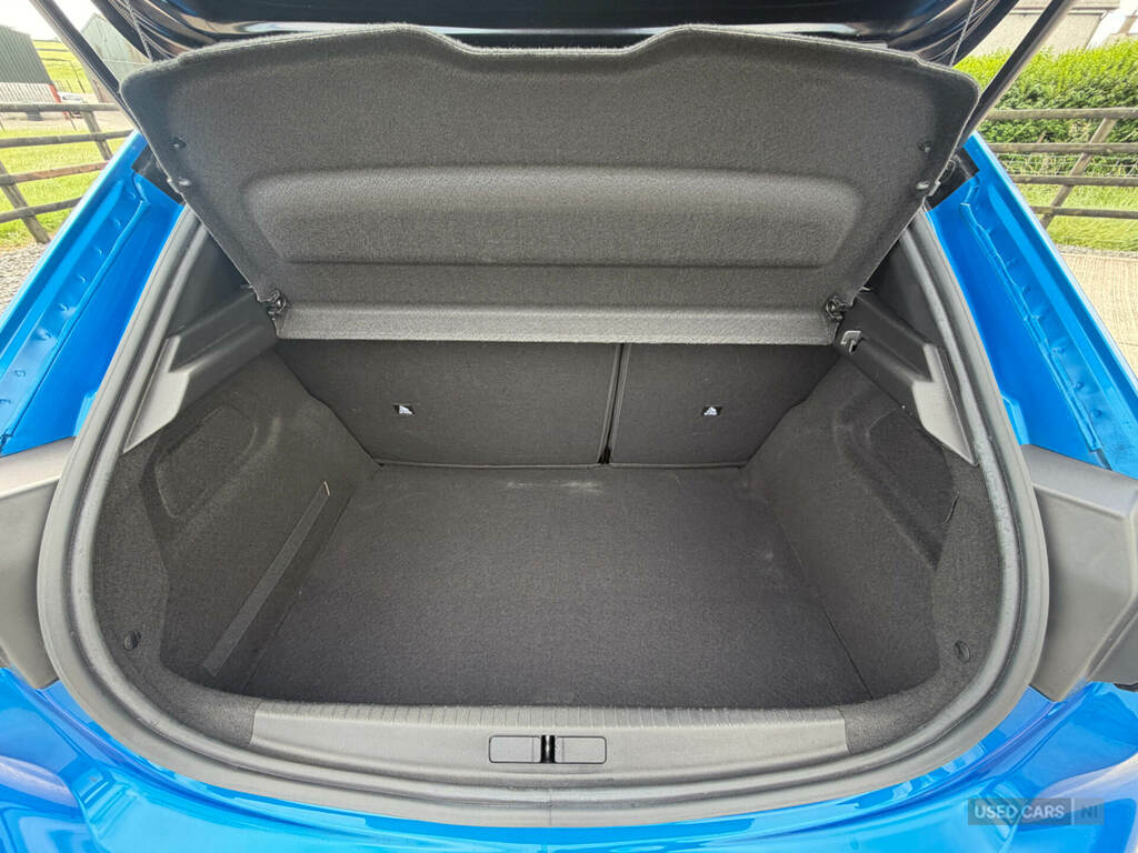 Peugeot 208 Hatchback White #13