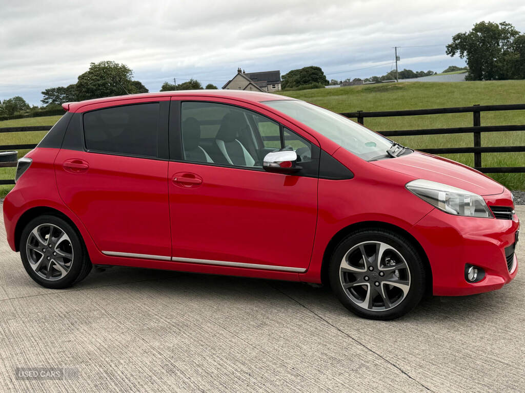 Toyota Yaris 1.33 Vvt-i Trend Red #2