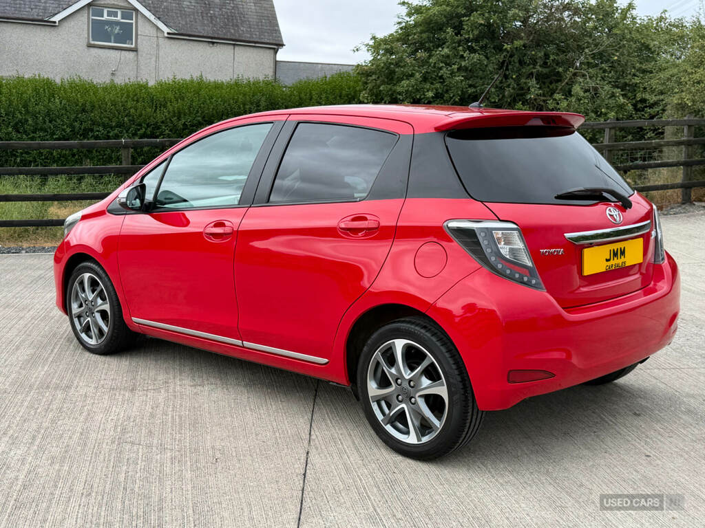 Toyota Yaris 1.33 Vvt-i Trend Red #4