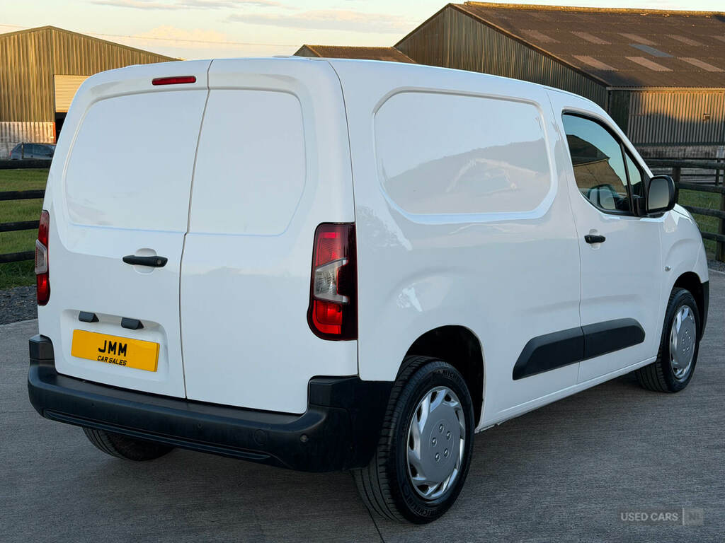 Vauxhall Combo 2300 1.5 Turbo D 100Ps H1 Dynamic Van White #4