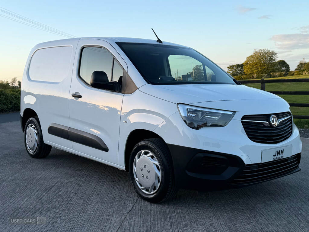 Vauxhall Combo 2300 1.5 Turbo D 100Ps H1 Dynamic Van White