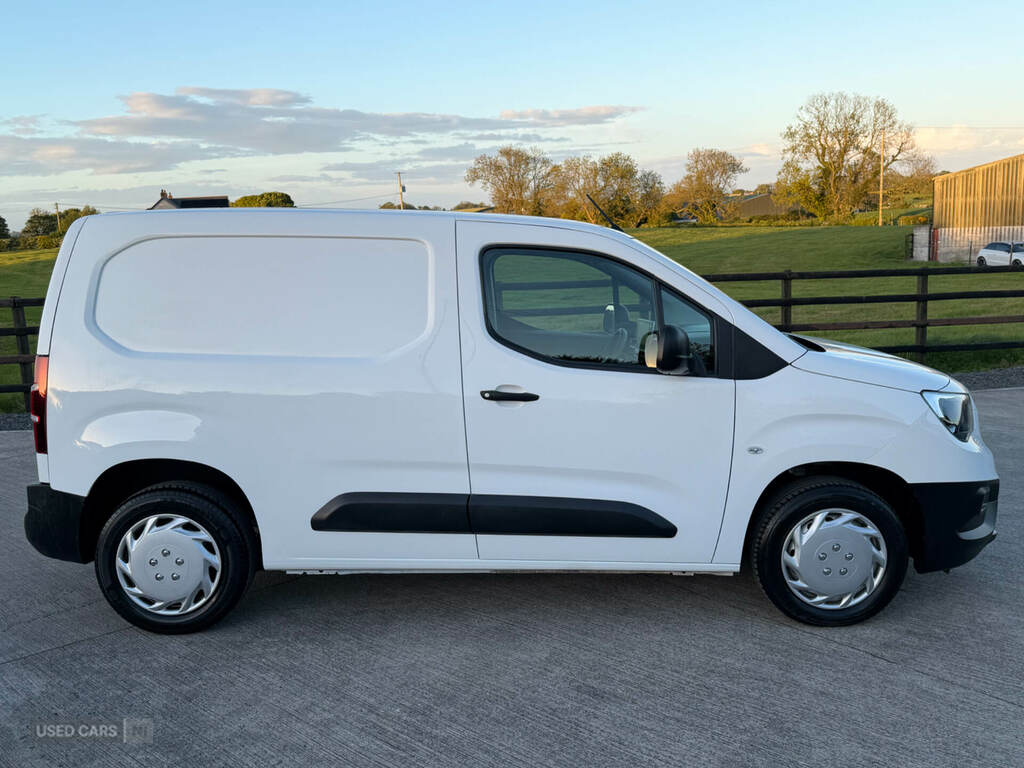 Vauxhall Combo 2300 1.5 Turbo D 100Ps H1 Dynamic Van White #3