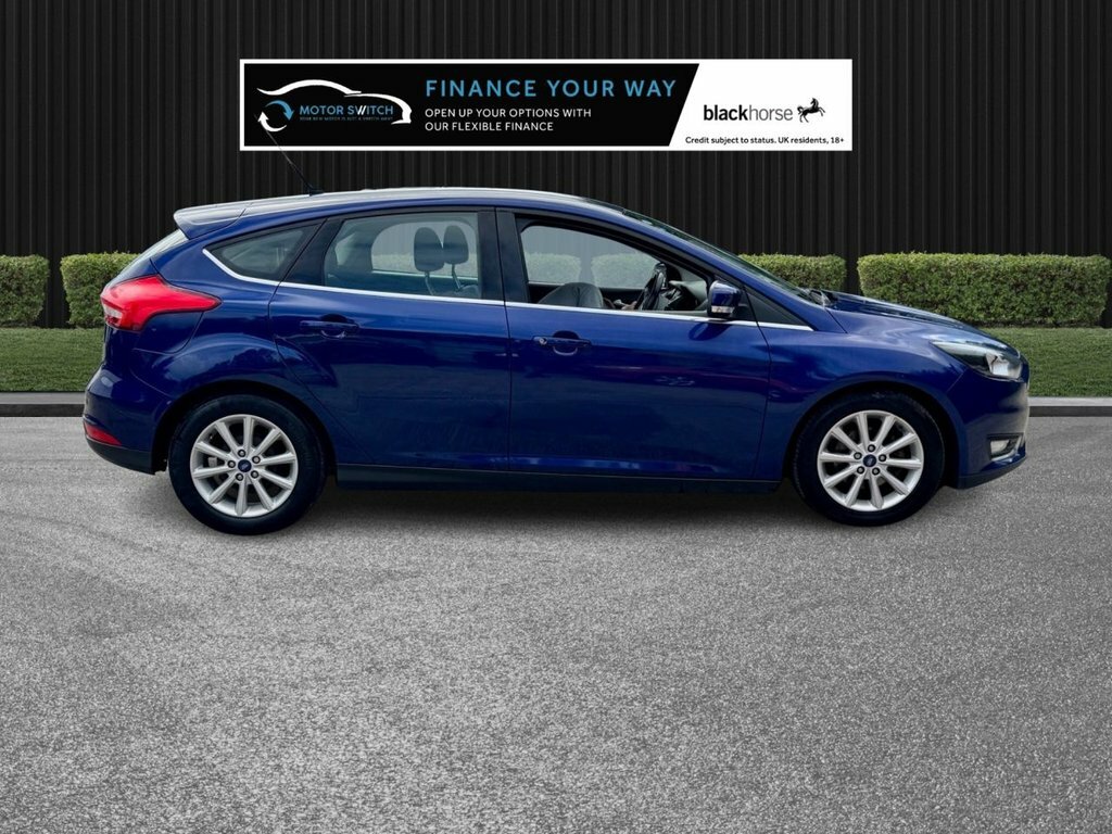 Ford Focus Hatchback Blue #4