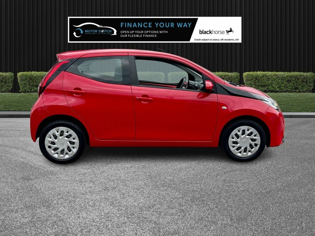 Toyota Aygo 1L X-play Red #4