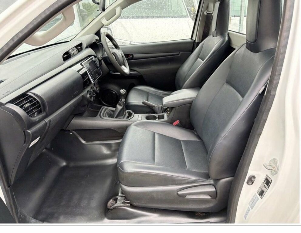 Toyota HILUX 2.4 D-4d Invincible 4Wd Euro 6 Ss Tss Black #3