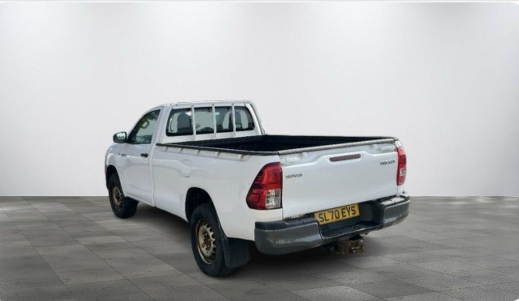 Toyota HILUX 2.4L Active Narrow Body White #2