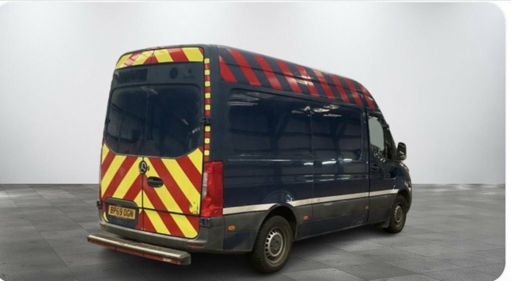 Mercedes-Benz Sprinter 314 Cdi 143 L2h2 Progressive Mwb High Roof Fwd 17 Silver #8