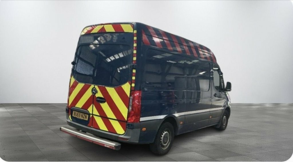 Mercedes-Benz Sprinter Mpv BU69NZN Blue