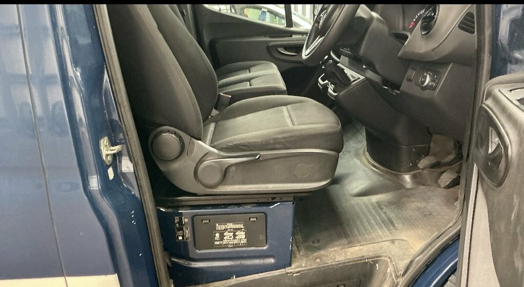 Mercedes-Benz Sprinter Mpv Blue #3