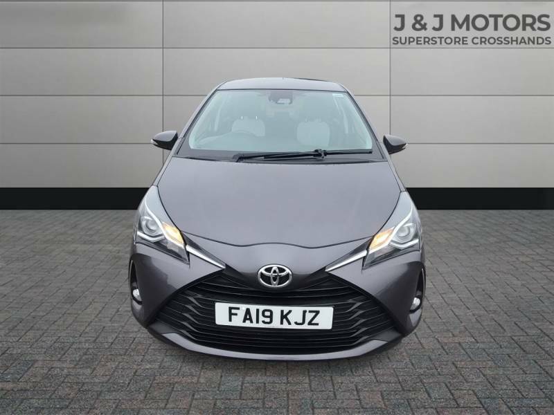 Toyota Yaris 1.5 Vvt-i Icon Tech Grey #2