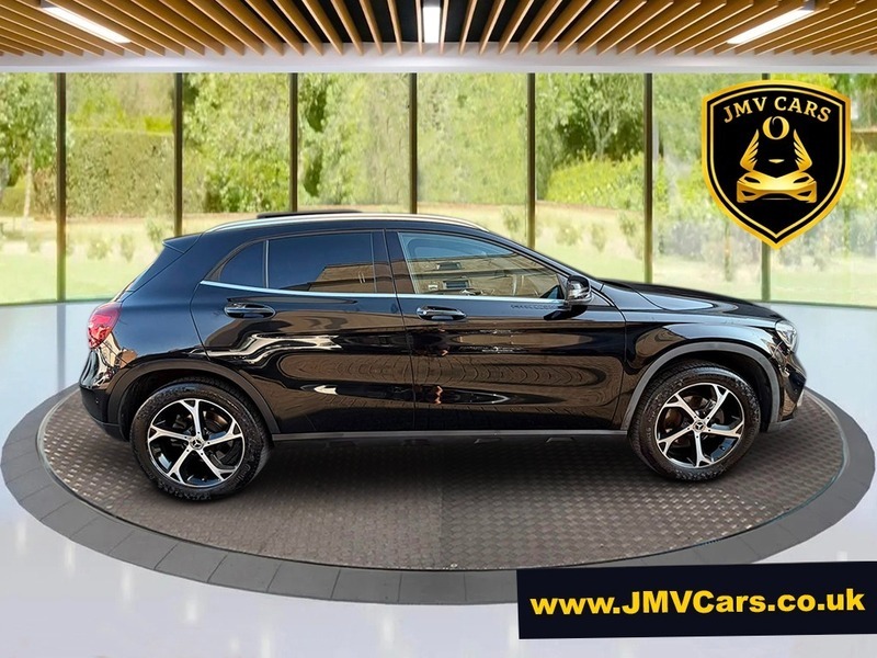 Mercedes-Benz GLA Class Gla 200 Sport Premium Black #2