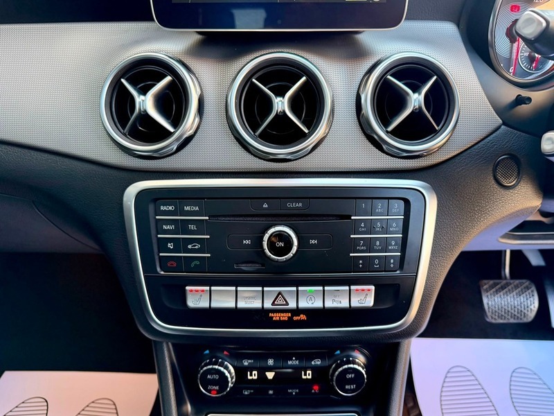 Mercedes-Benz GLA Class Gla 200 Sport Premium Plus Red #15