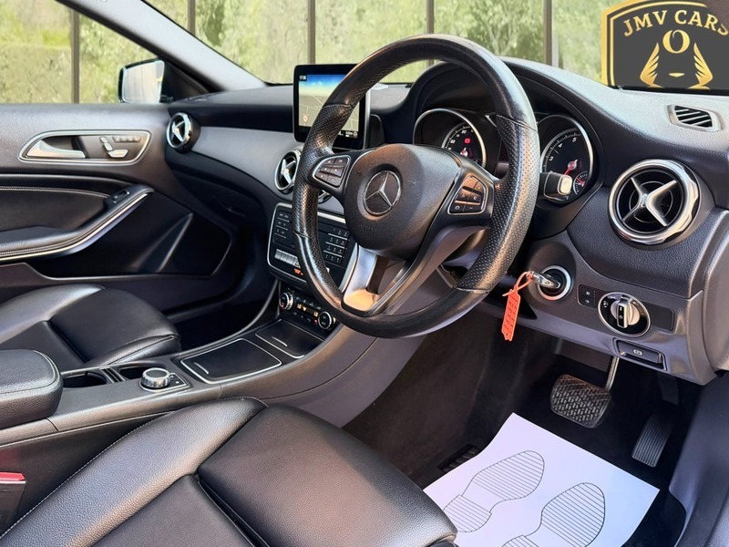 Mercedes-Benz GLA Class Gla 200 Sport Premium Plus Red #8