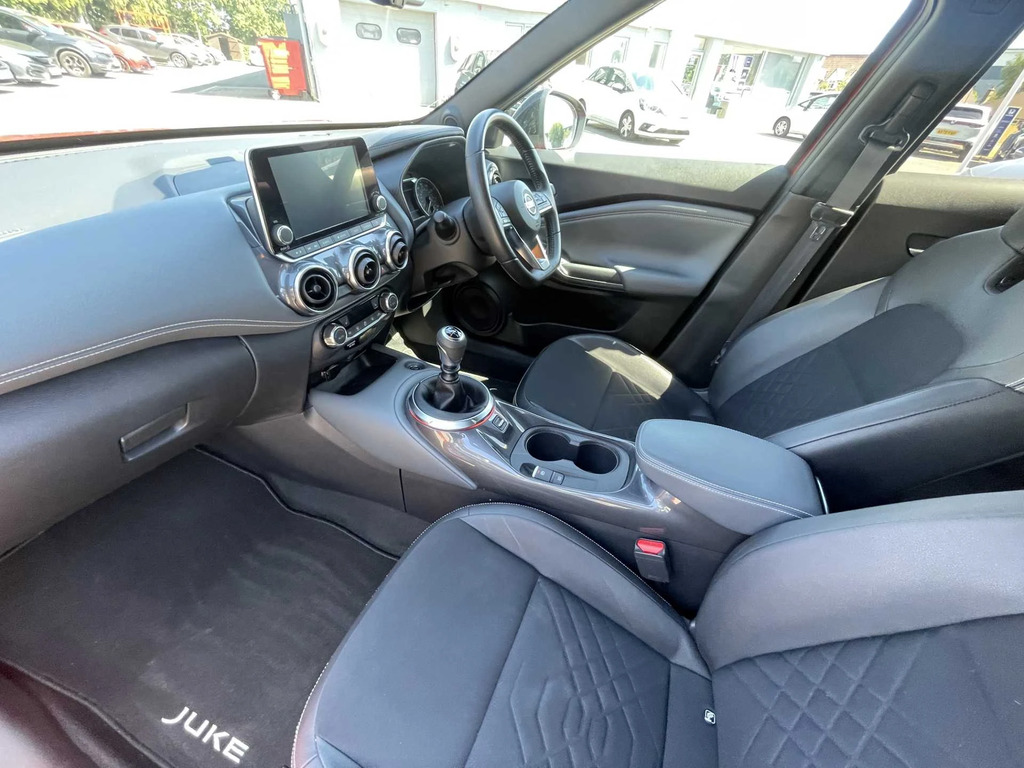Nissan Juke 1.0 Dig-t Tekna Red #2