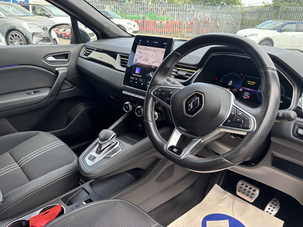 Renault Captur 1.6 E-tech Full Hybrid 145 Engineered Black #4
