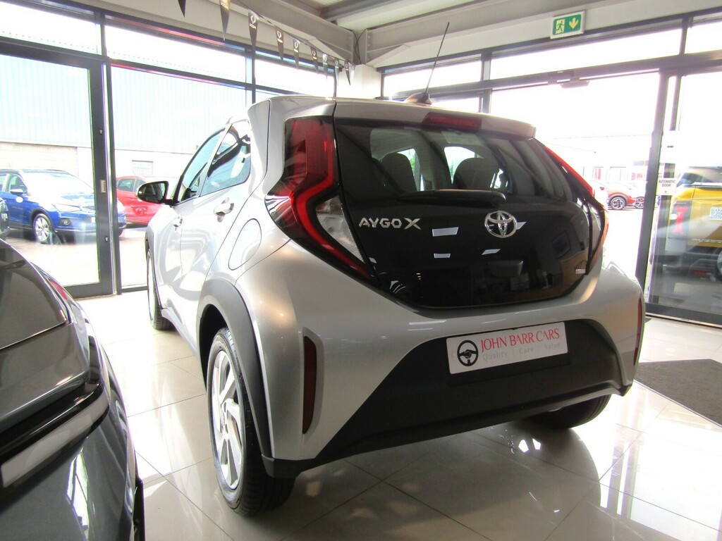 Toyota Aygo X 1.0 Vvt-i Pure Silver #2