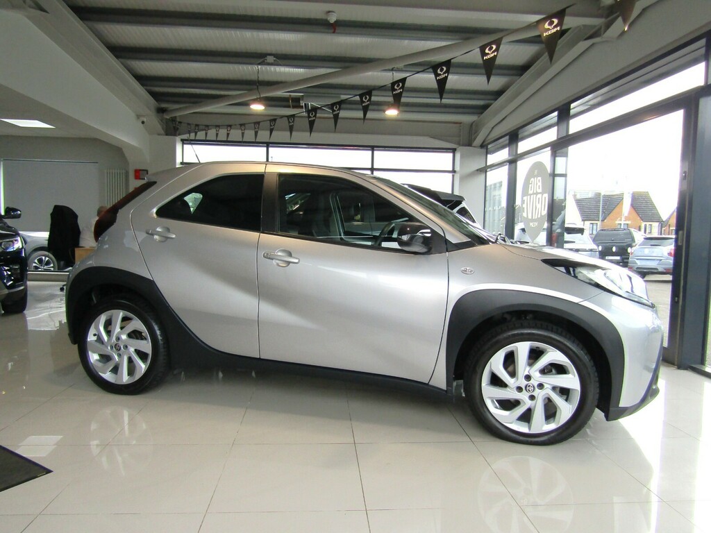 Toyota Aygo X 1.0 Vvt-i Pure Silver #5