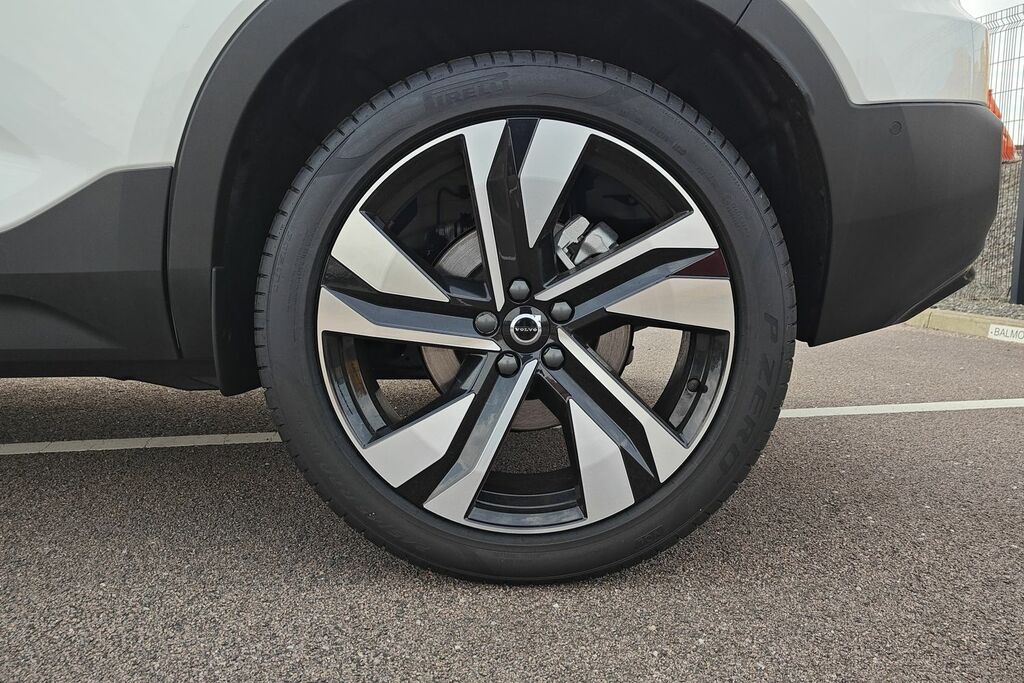 Volvo XC40 2.0 B3p Ultra Dark SV75XTM White #5