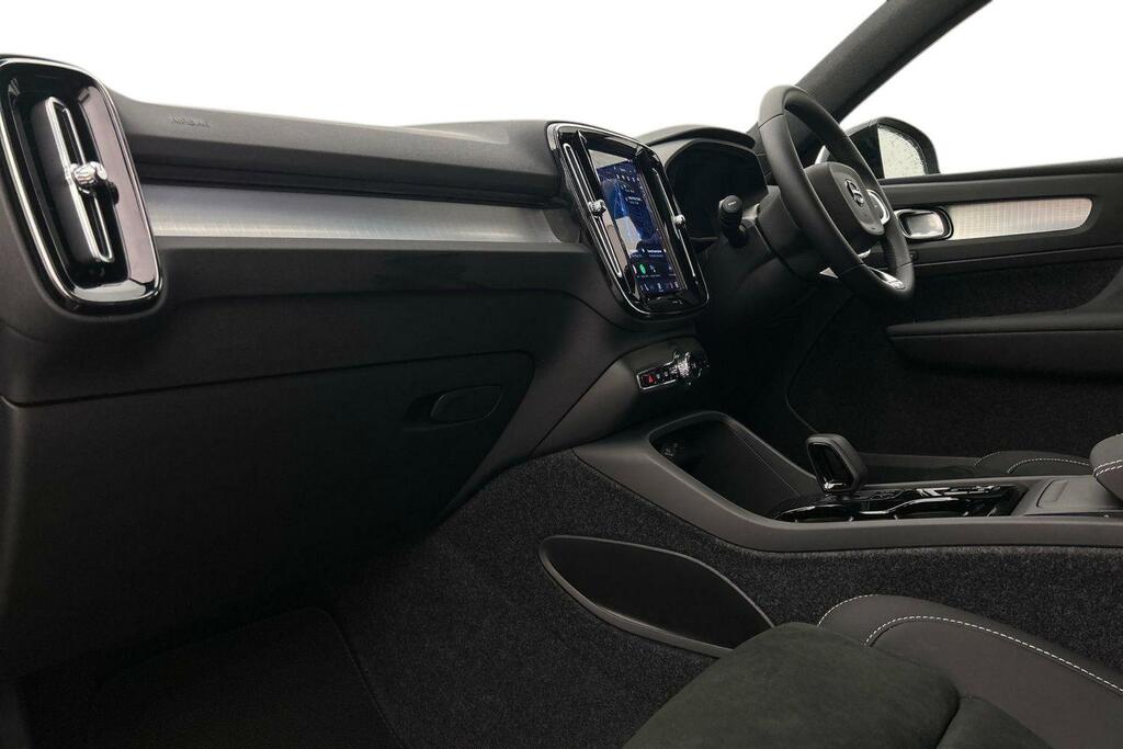 Volvo XC40 2.0 B3p Plus Dark SM75VXJ Silver #2