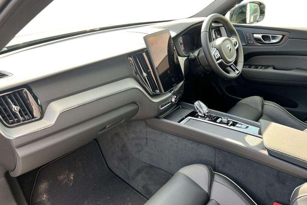Volvo XC60 2.0 B5p Plus Black Edition Awd Geartronic SP75YNR Grey #2