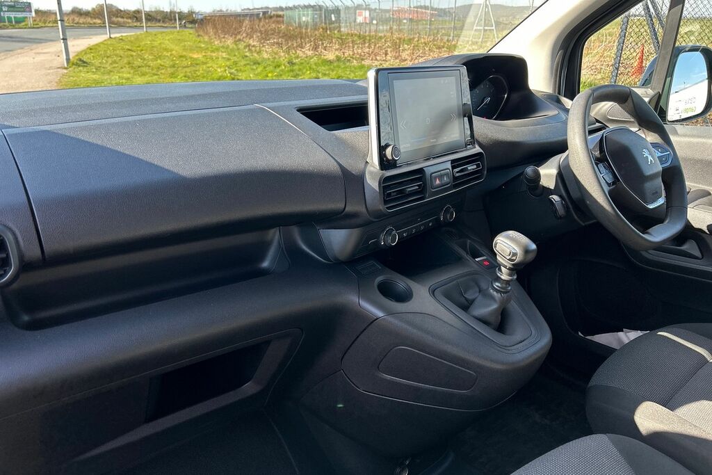 Peugeot Partner 1000 1.5 Bluehdi 100 Asphalt Premium Van KF23NKP Grey #2
