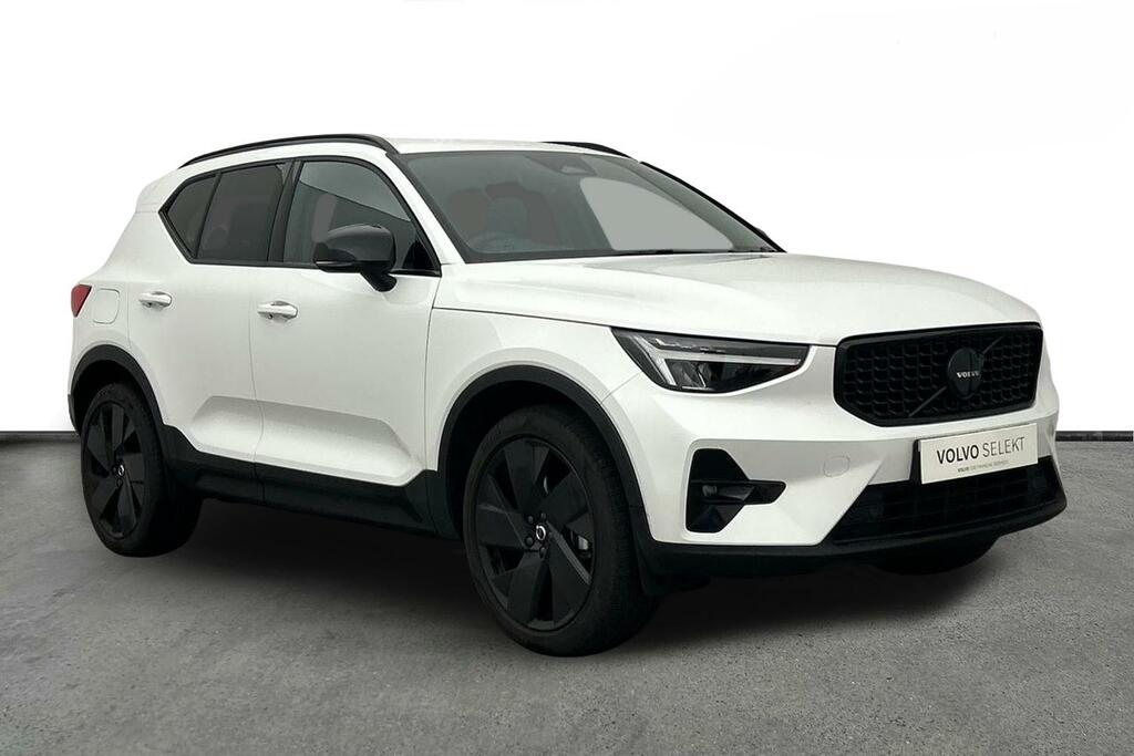 Volvo XC40 2.0 B3p Plus Black Edition White