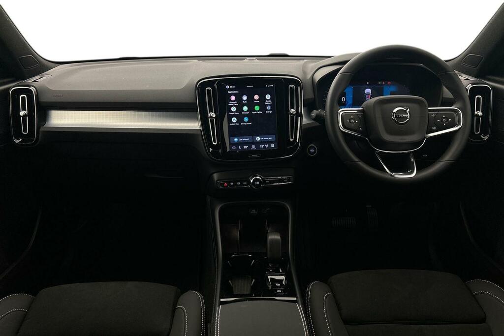 Volvo XC40 2.0 B3p Plus Black Edition SK26WYY White #6