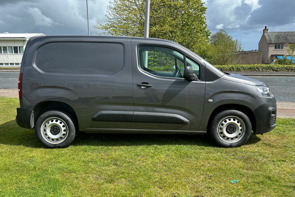 Citroen Berlingo 1.5 Bluehdi 1000Kg Enterprise Ed 130Ps Eat8 Ss CE73WKK Grey #4