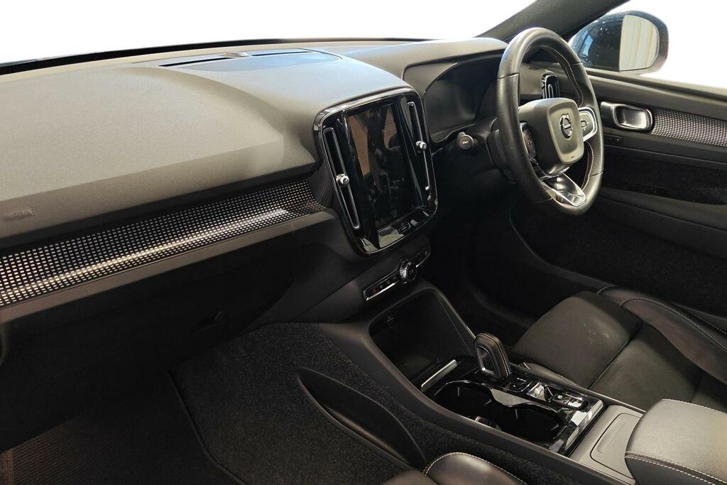 Volvo XC40 1.5 T3 163 R Design Pro Geartronic YM70ULF Black #2
