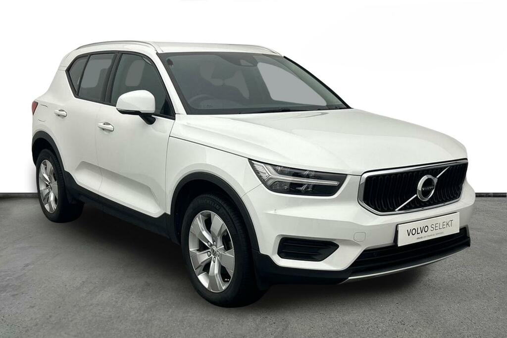 Volvo XC40 Momentum, White