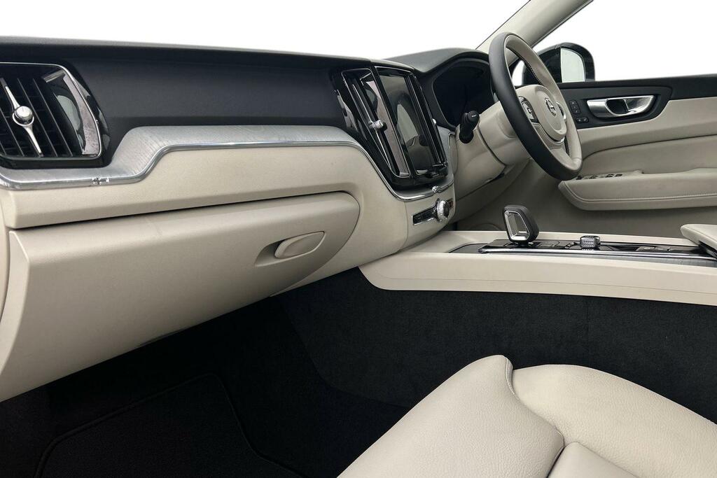 Volvo XC60 2.0 B5p Plus Dark Awd Geartronic Silver #2