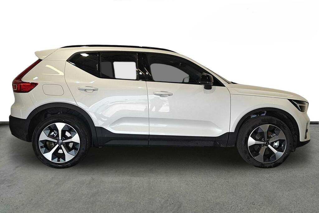 Volvo XC40 Plus, B3 Mild Hybrid, Dark White #4