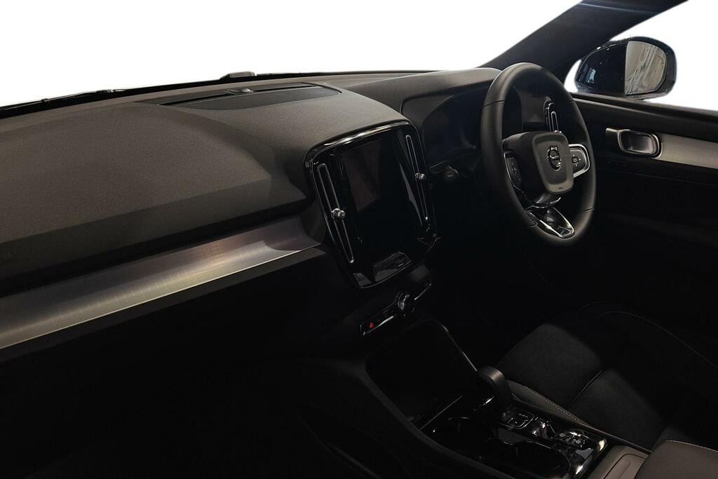Volvo XC40 Plus, B3 Mild Hybrid, Dark White #2